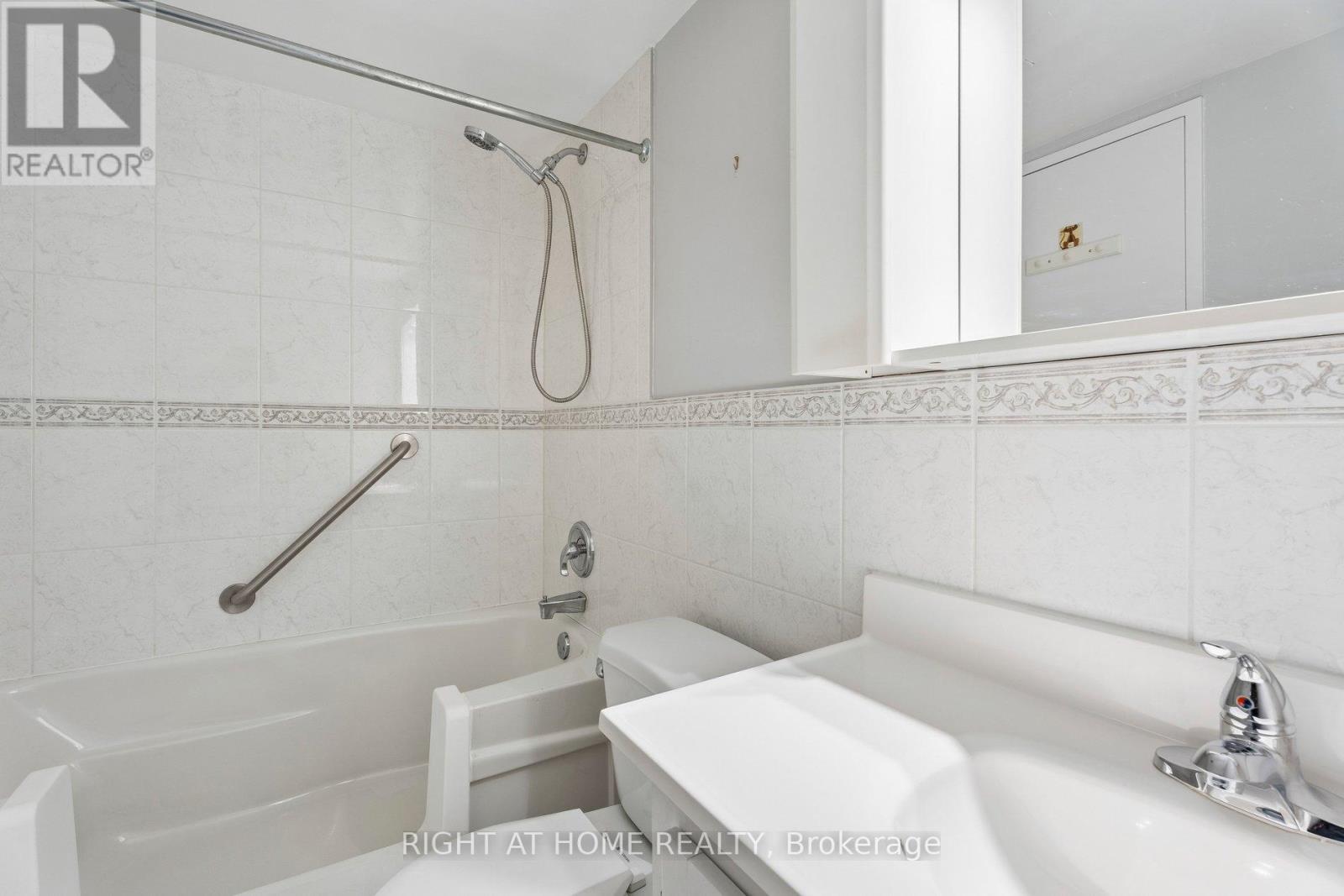 207 - 212 Kerr Street, Oakville, Ontario  L6K 3B1 - Photo 14 - W12947520