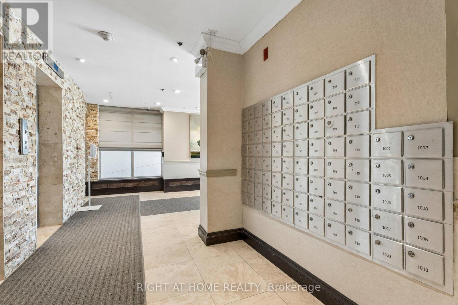 207 - 212 Kerr Street, Oakville, Ontario  L6K 3B1 - Photo 5 - W12947520