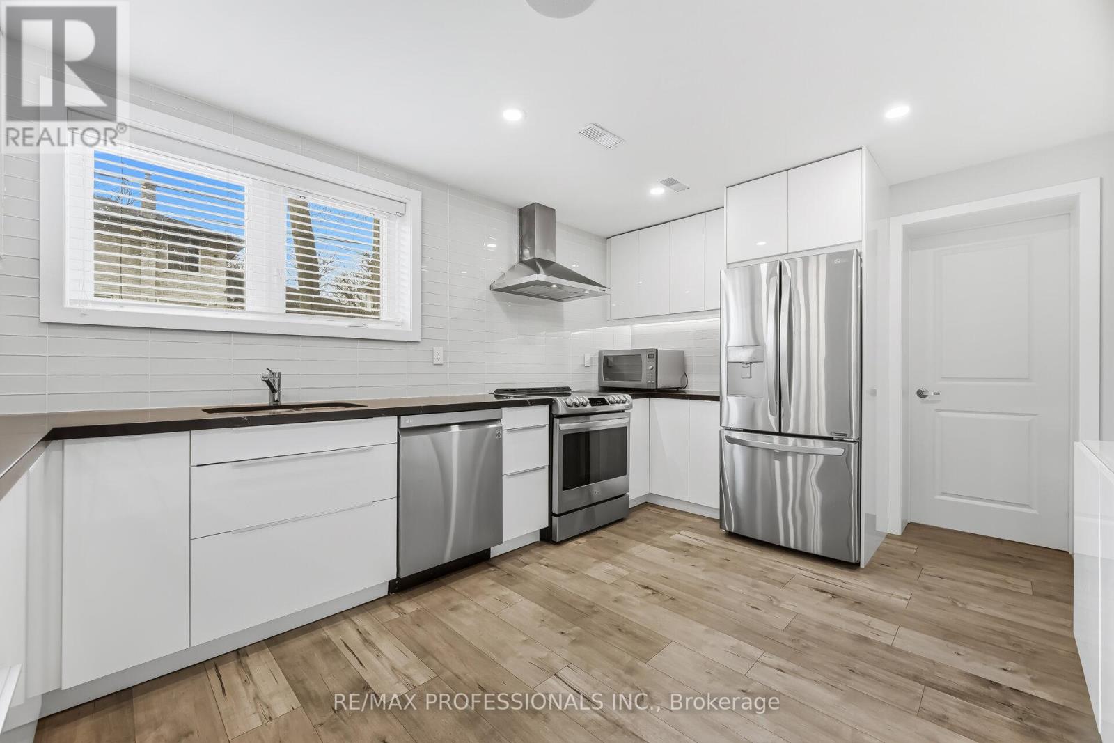 10 Boxwood Road, Toronto, Ontario  M9C 2W5 - Photo 11 - W12947560