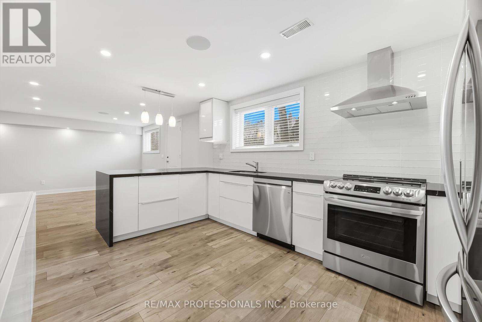 10 Boxwood Road, Toronto, Ontario  M9C 2W5 - Photo 12 - W12947560