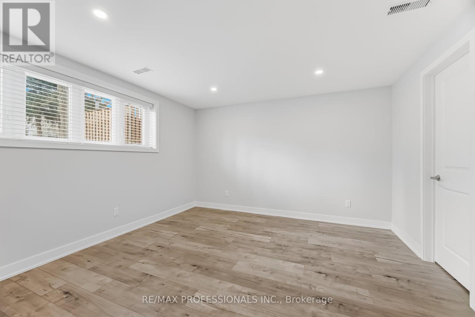 10 Boxwood Road, Toronto, Ontario  M9C 2W5 - Photo 15 - W12947560