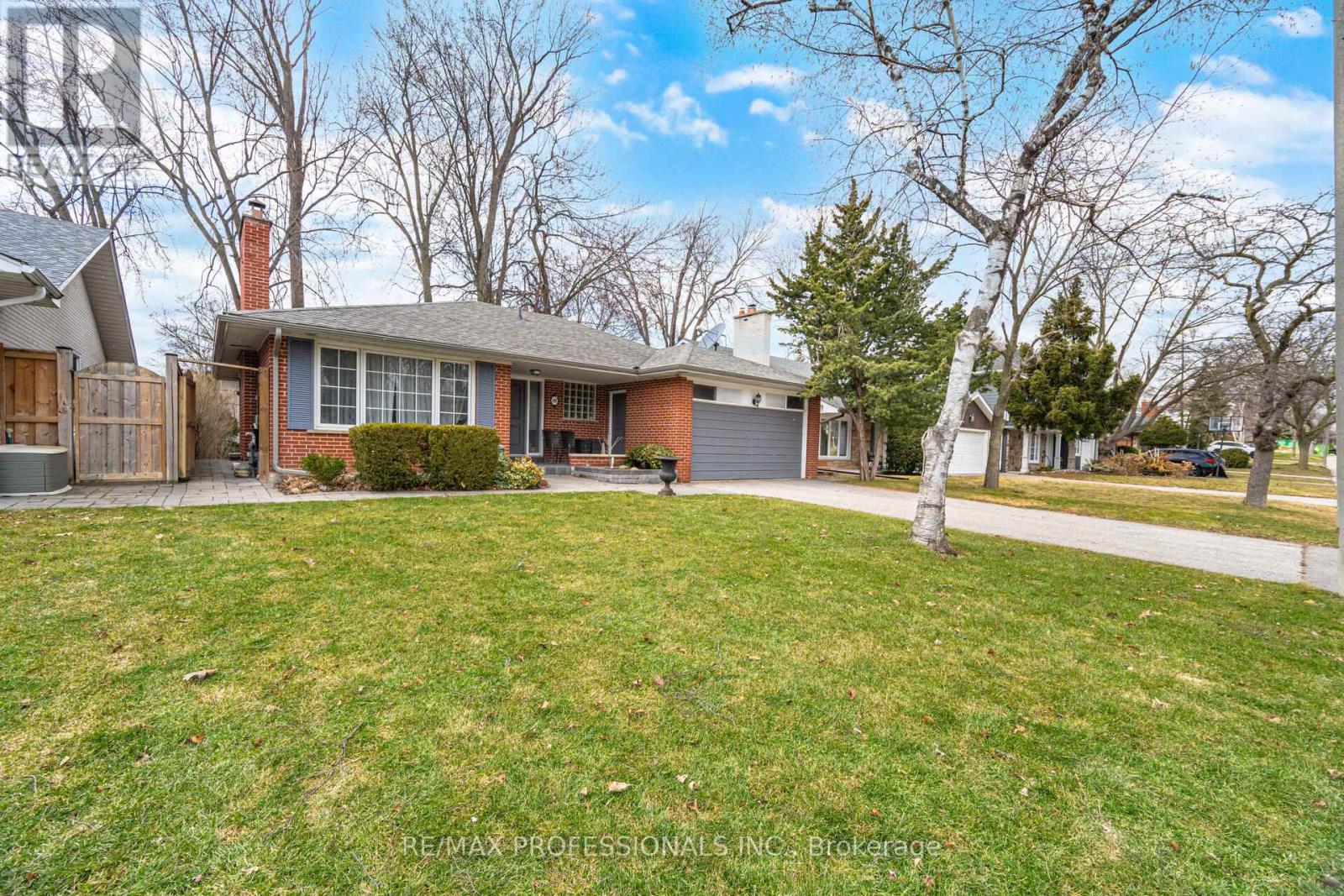 10 Boxwood Road, Toronto, Ontario  M9C 2W5 - Photo 2 - W12947560