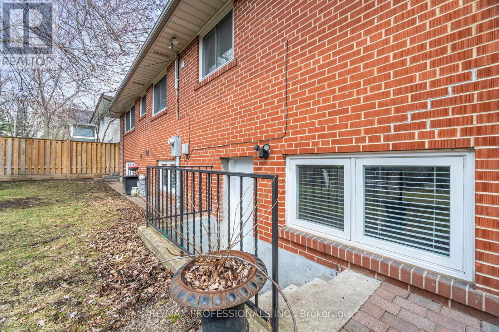 10 Boxwood Road, Toronto, Ontario  M9C 2W5 - Photo 21 - W12947560