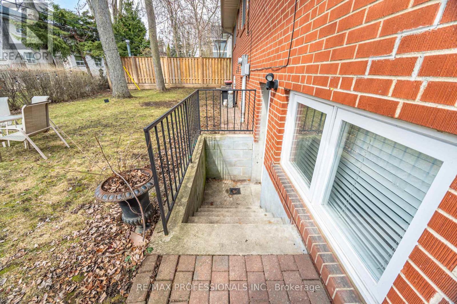 10 Boxwood Road, Toronto, Ontario  M9C 2W5 - Photo 3 - W12947560