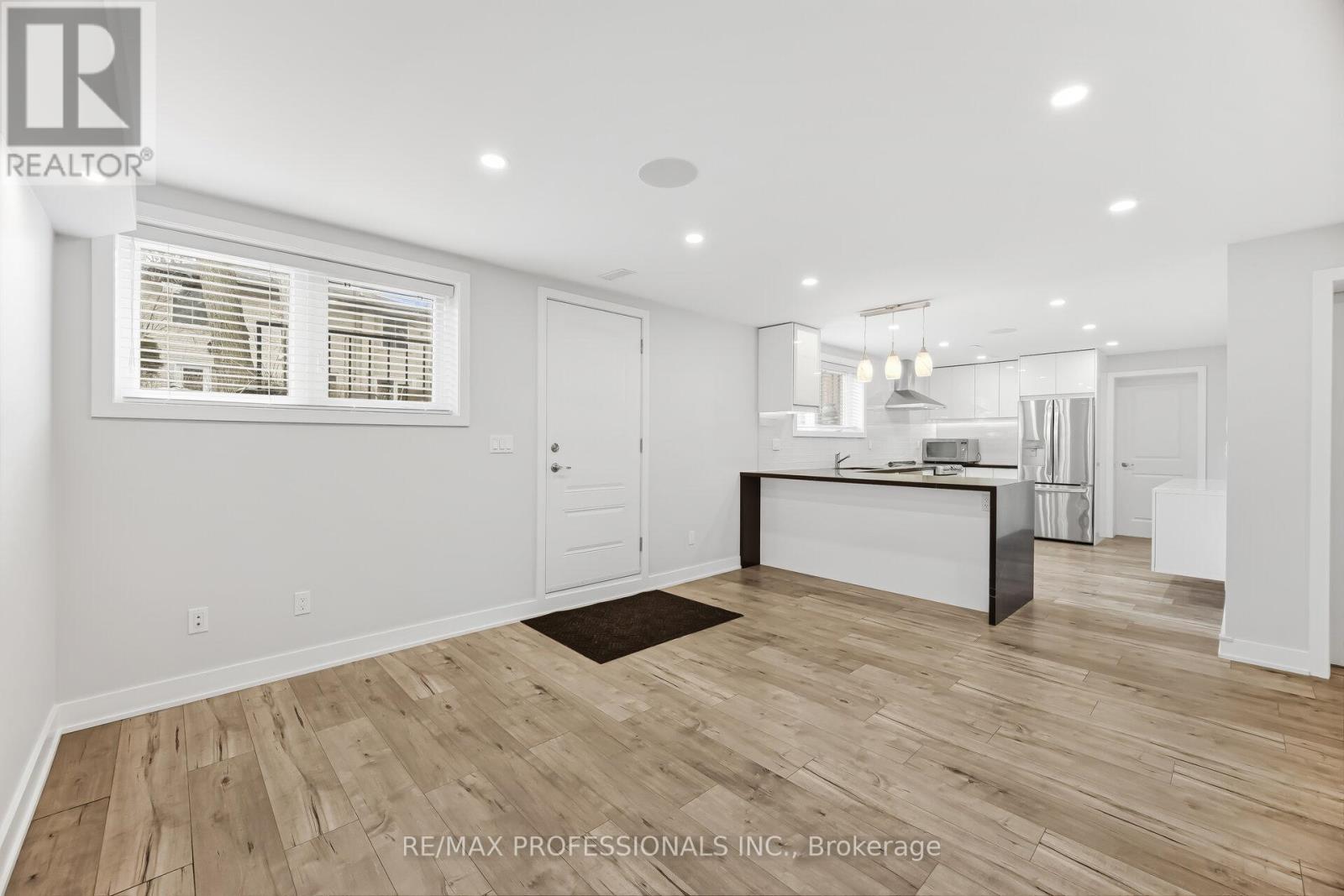 10 Boxwood Road, Toronto, Ontario  M9C 2W5 - Photo 5 - W12947560