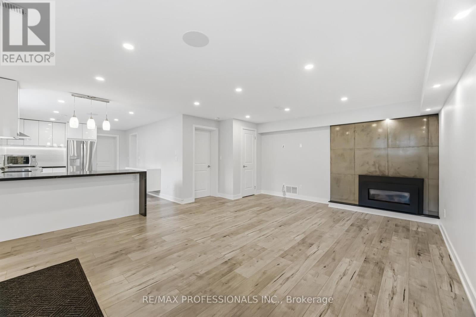 10 Boxwood Road, Toronto, Ontario  M9C 2W5 - Photo 6 - W12947560