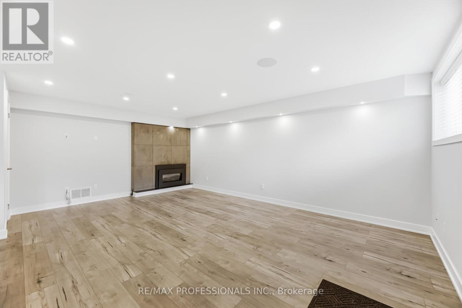 10 Boxwood Road, Toronto, Ontario  M9C 2W5 - Photo 7 - W12947560