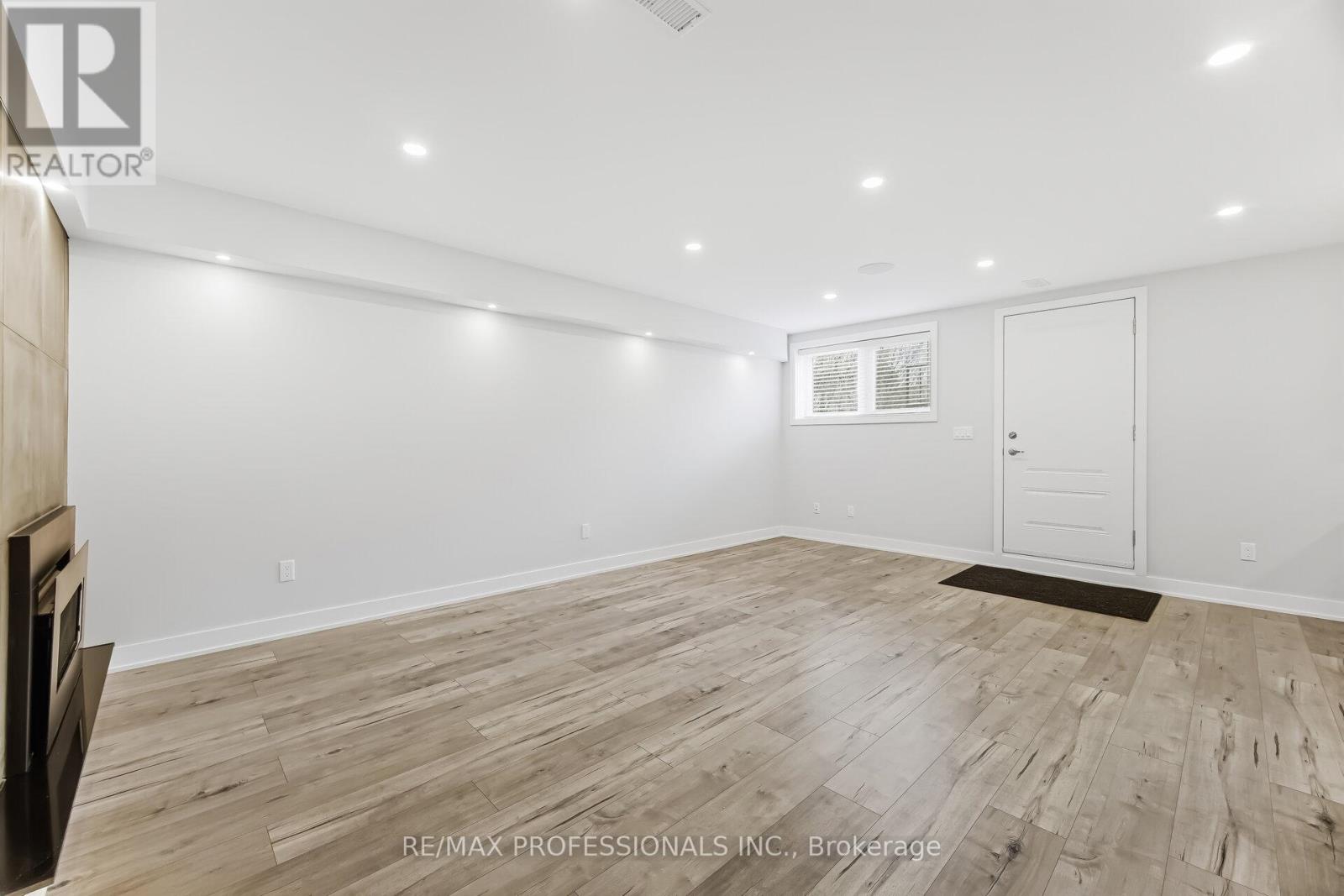 10 Boxwood Road, Toronto, Ontario  M9C 2W5 - Photo 8 - W12947560