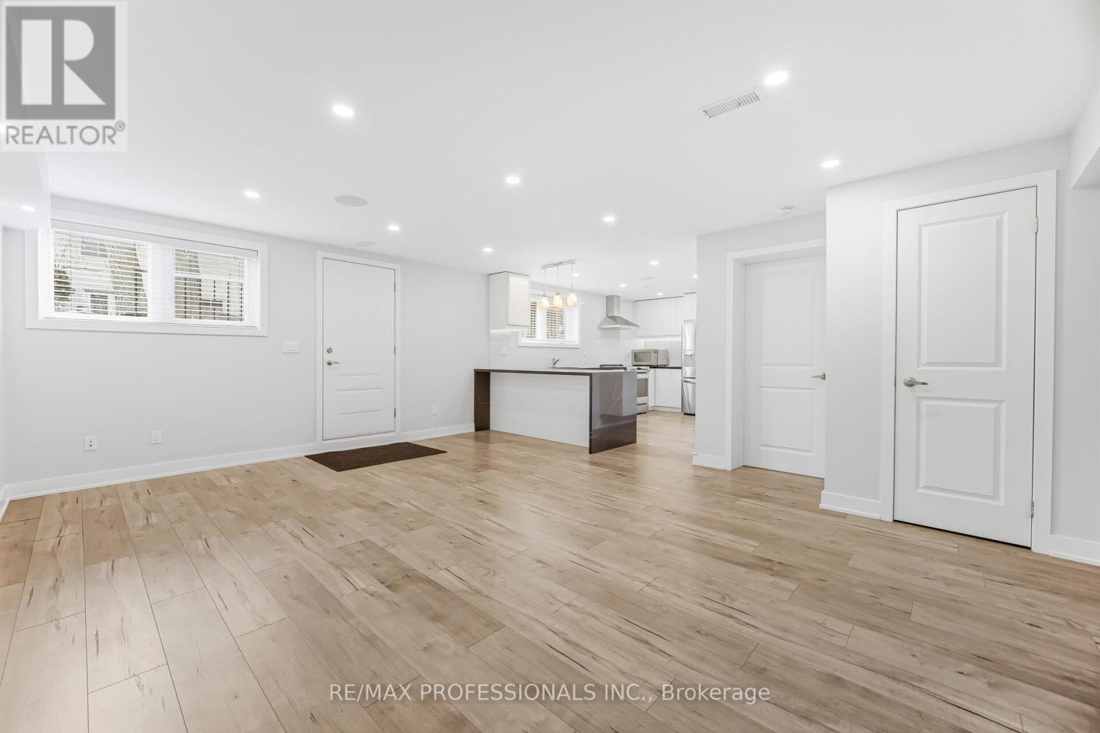 10 Boxwood Road, Toronto, Ontario  M9C 2W5 - Photo 9 - W12947560