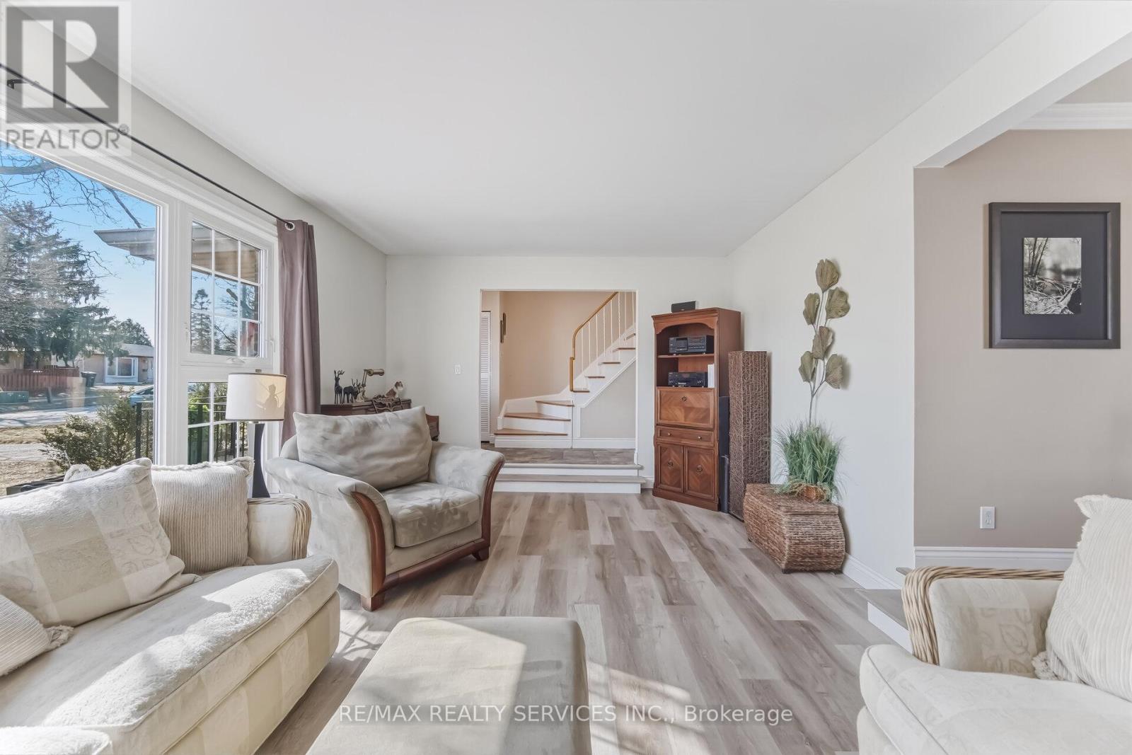 15 Braemar Drive, Brampton, Ontario  L6T 2L5 - Photo 2 - W12947624