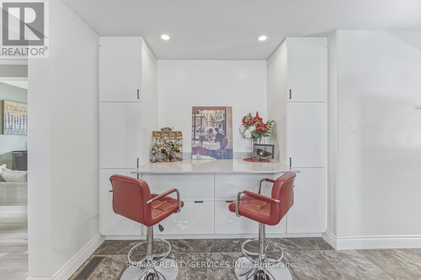 15 Braemar Drive, Brampton, Ontario  L6T 2L5 - Photo 4 - W12947624