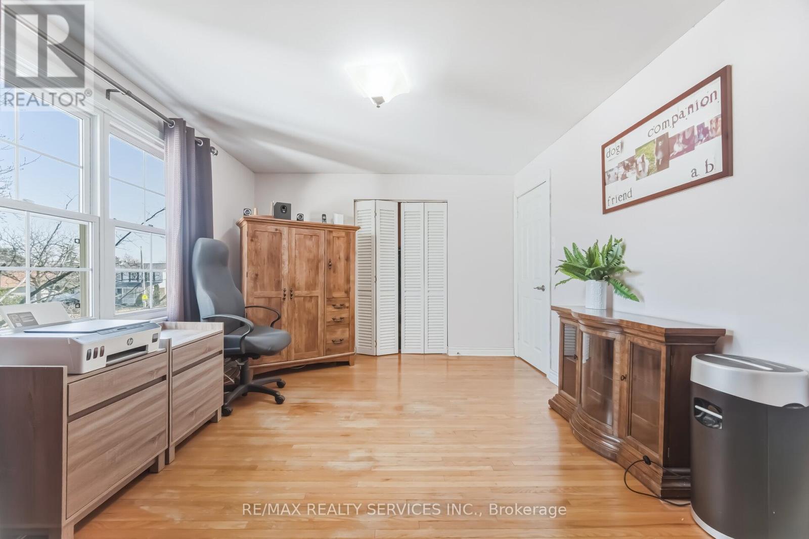 15 Braemar Drive, Brampton, Ontario  L6T 2L5 - Photo 7 - W12947624