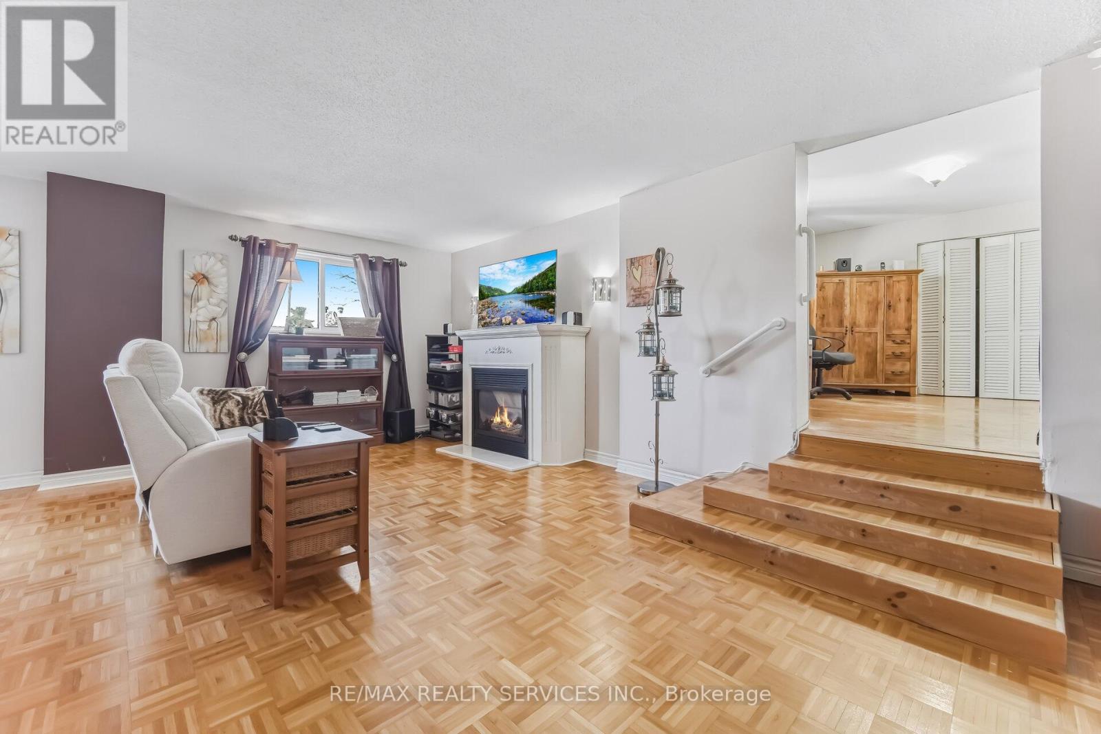 15 Braemar Drive, Brampton, Ontario  L6T 2L5 - Photo 8 - W12947624