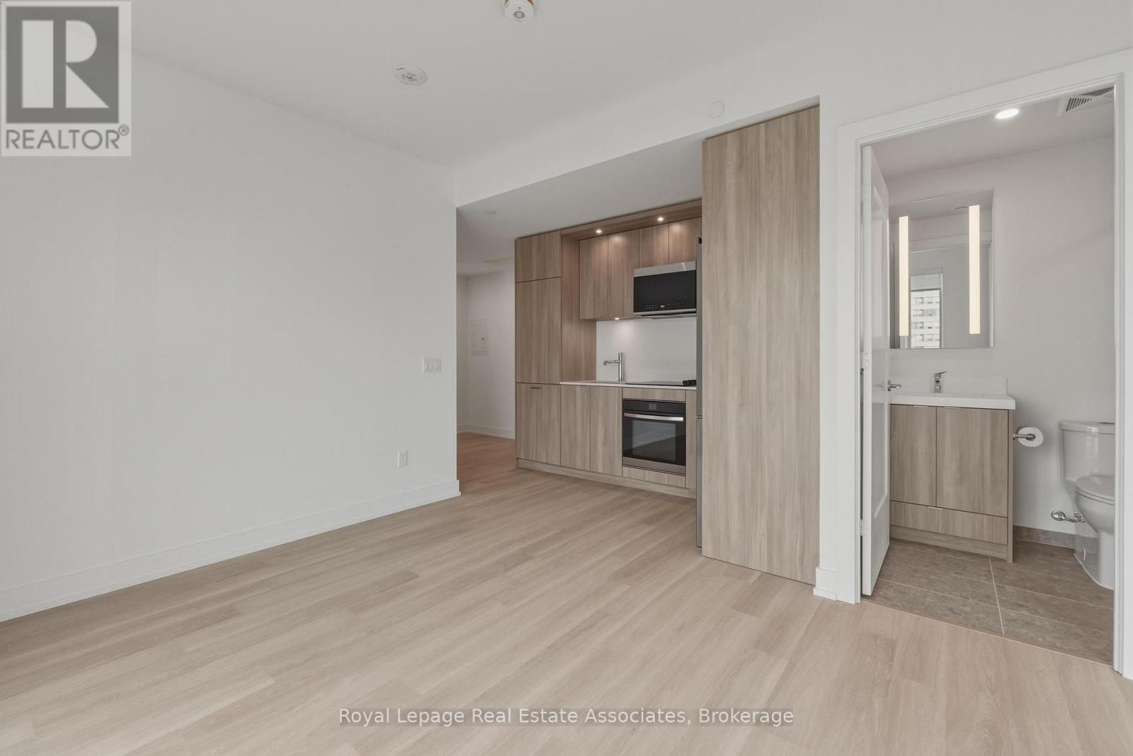 901 - 25 Cordova Avenue, Toronto, Ontario  M9A 0E5 - Photo 3 - W12947714