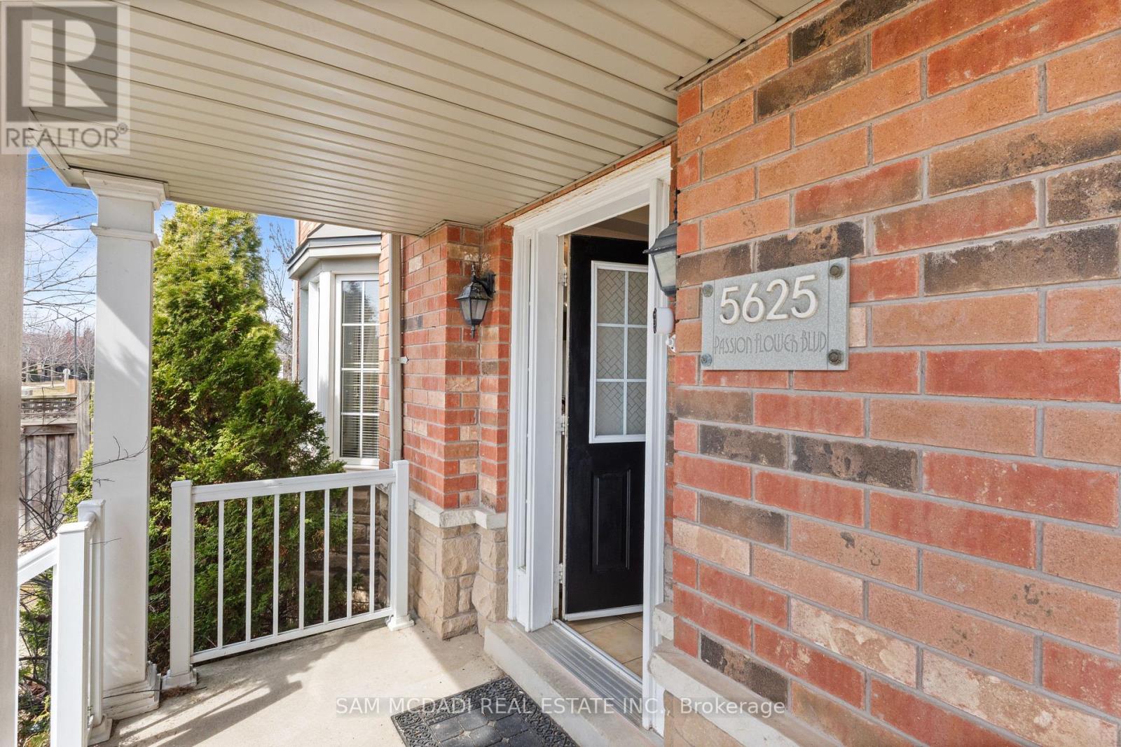 5625 Passion Flower Boulevard, Mississauga, Ontario  L5M 7N2 - Photo 3 - W12947718