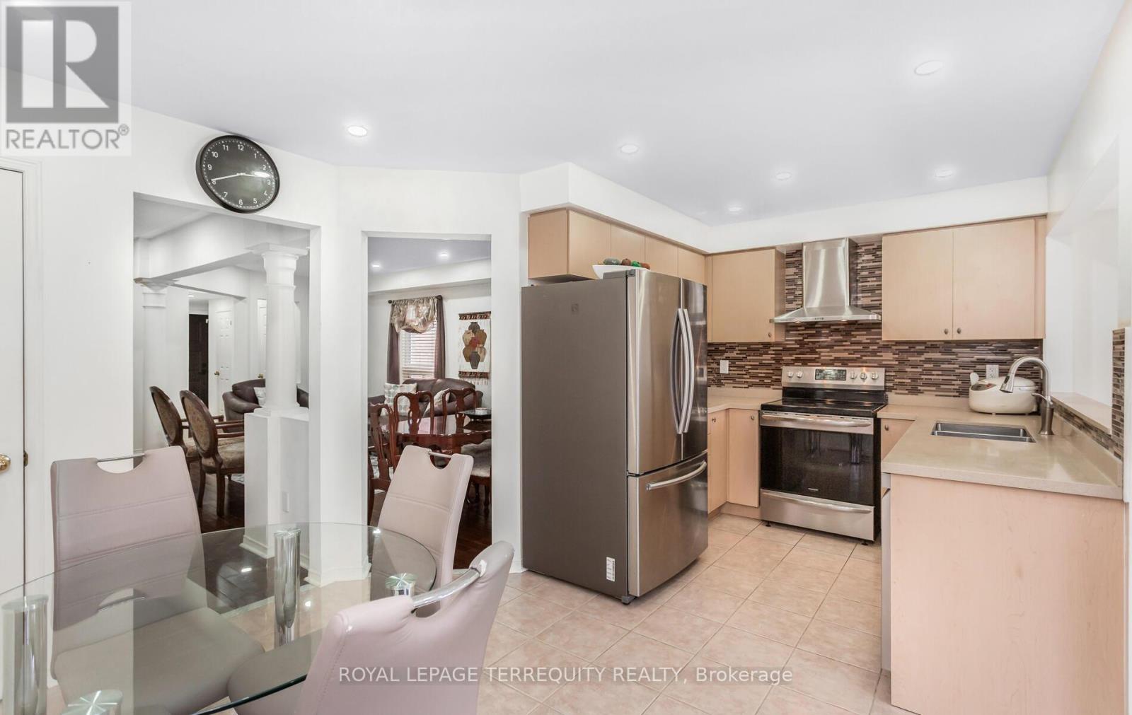 490 Orange Walk Crescent, Mississauga, Ontario  L5R 0A5 - Photo 11 - W12947720