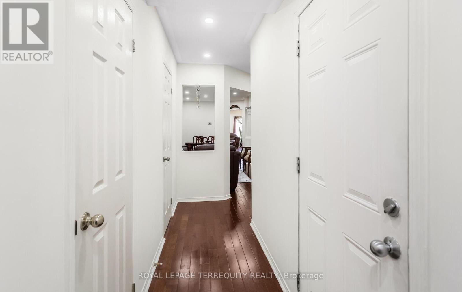 490 Orange Walk Crescent, Mississauga, Ontario  L5R 0A5 - Photo 4 - W12947720