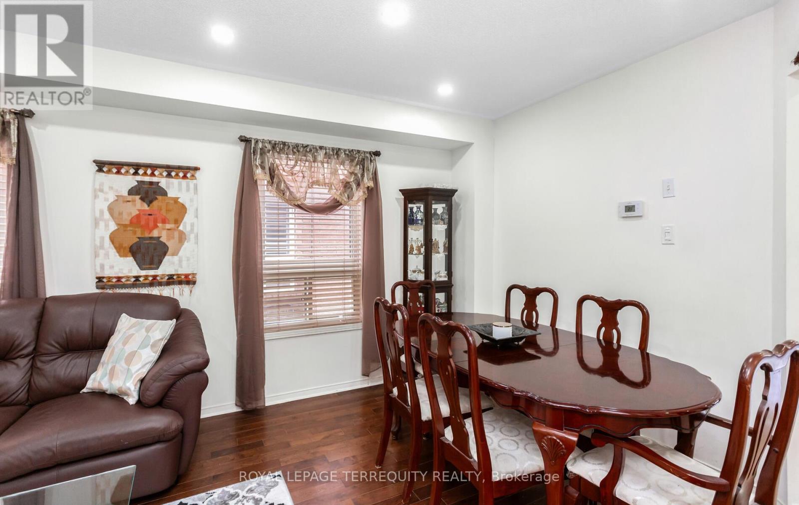 490 Orange Walk Crescent, Mississauga, Ontario  L5R 0A5 - Photo 8 - W12947720