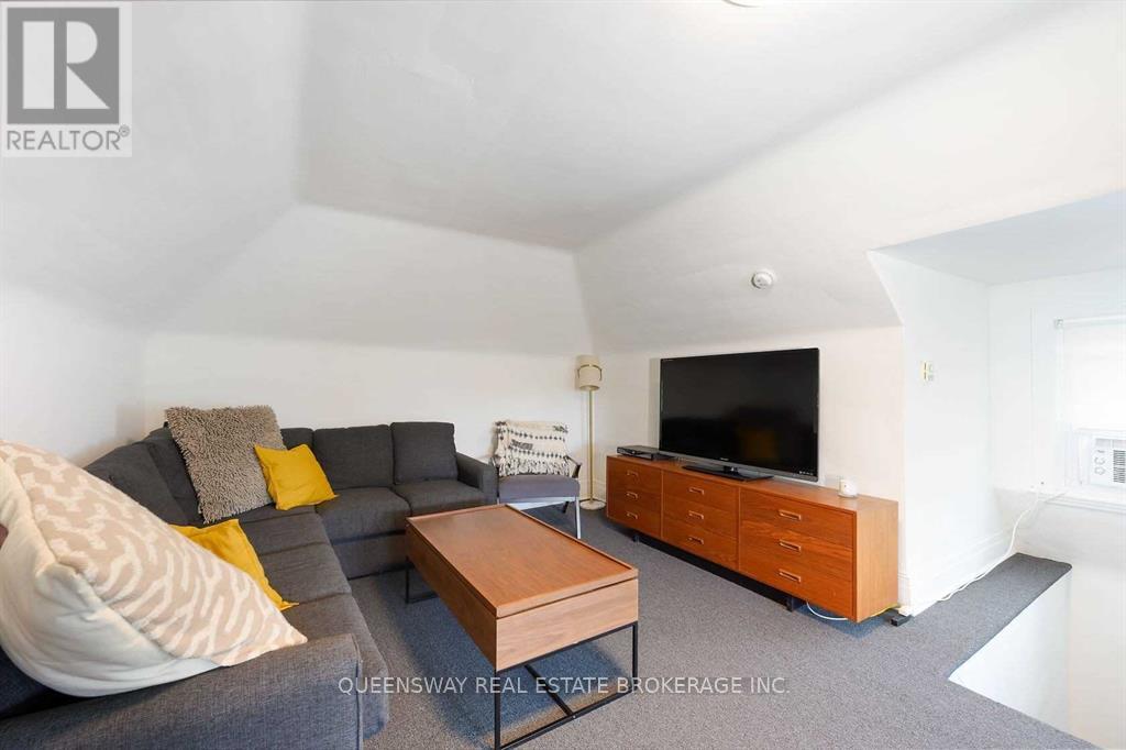 Upper - 17 Fairholt Road S, Hamilton, Ontario  L8M 2T2 - Photo 12 - X12947526