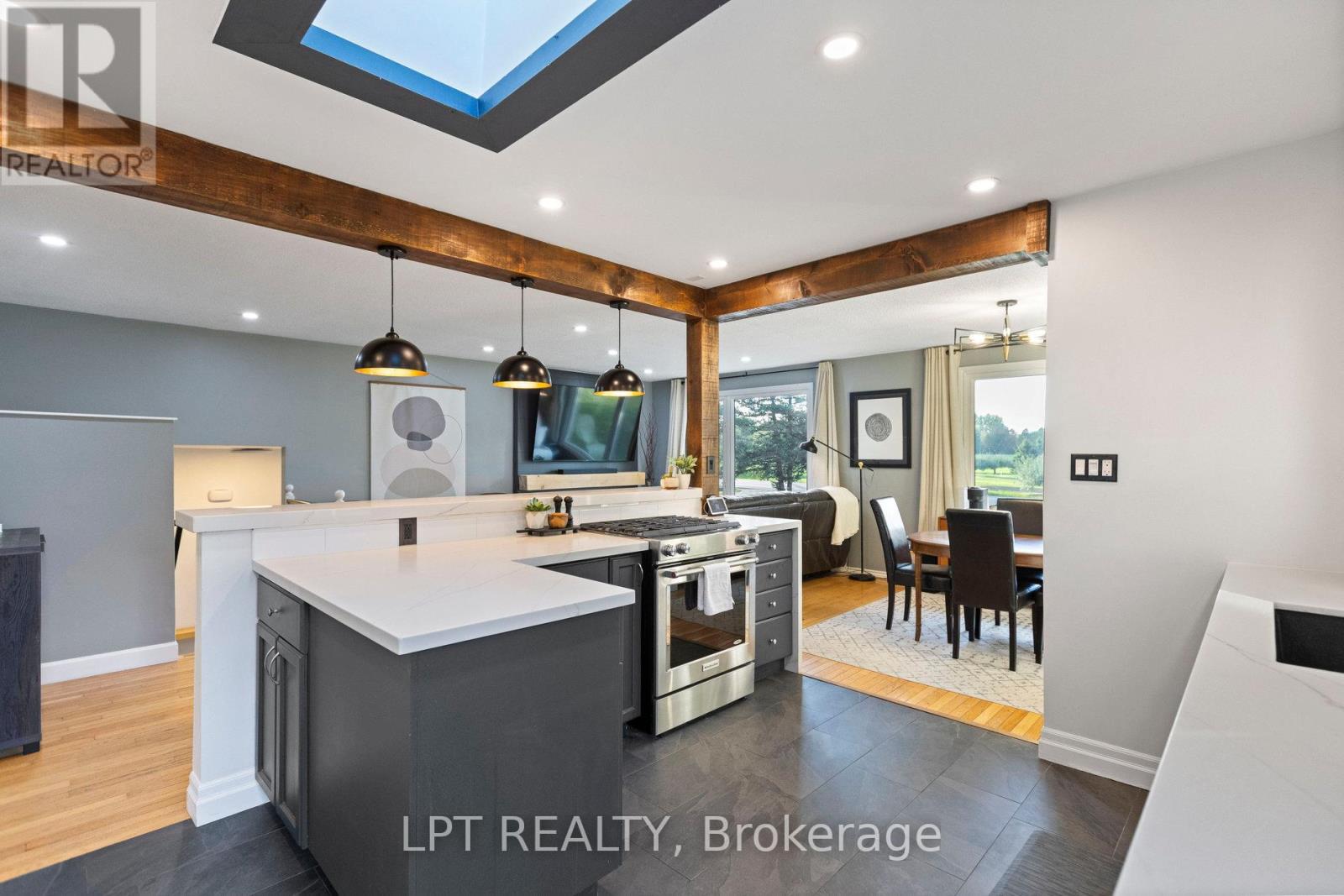 7429 Sideroad 20 Side Road, Mapleton, Ontario  N0B 1A0 - Photo 8 - X12947558