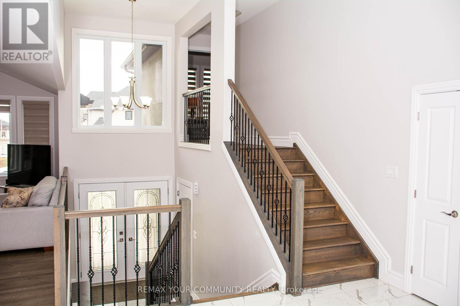 72 Noble Court, Amherstburg, Ontario  N9V 0G8 - Photo 3 - X12947680