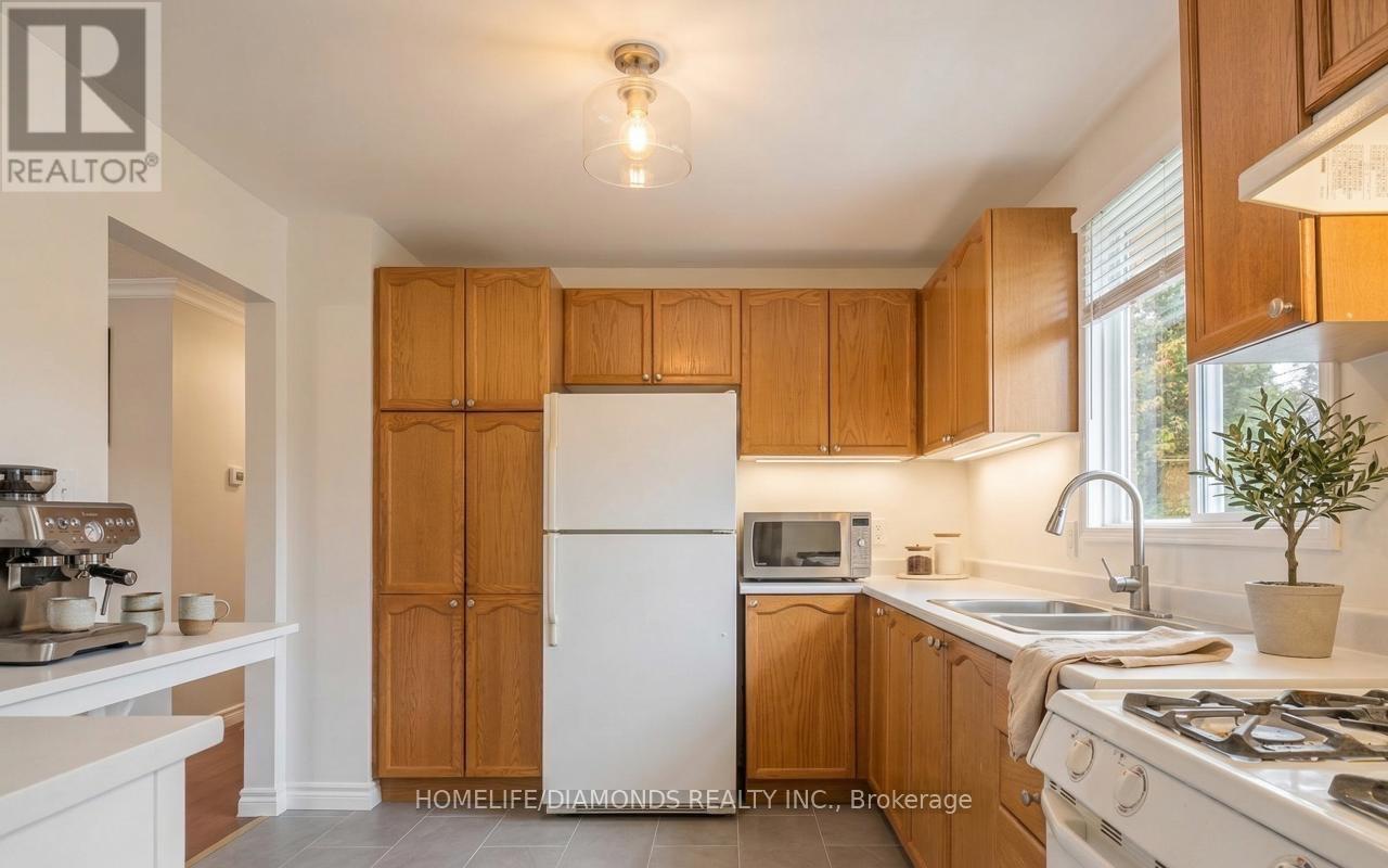 37 Briarsdale Crescent, Welland, Ontario  L3C 6S8 - Photo 4 - X12947726