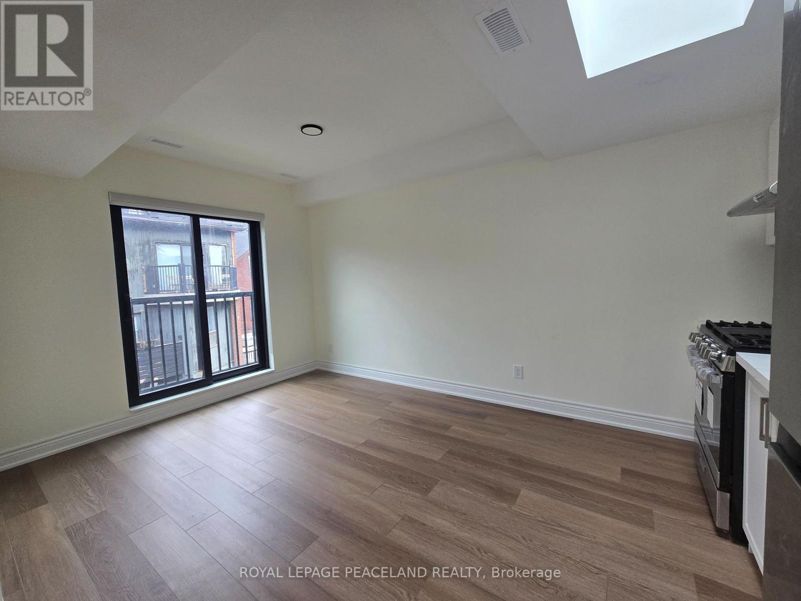 Lanewayhse 2nd Flr - 558 Spadina Crescent, Toronto, Ontario  M5S 2J9 - Photo 2 - C12921410