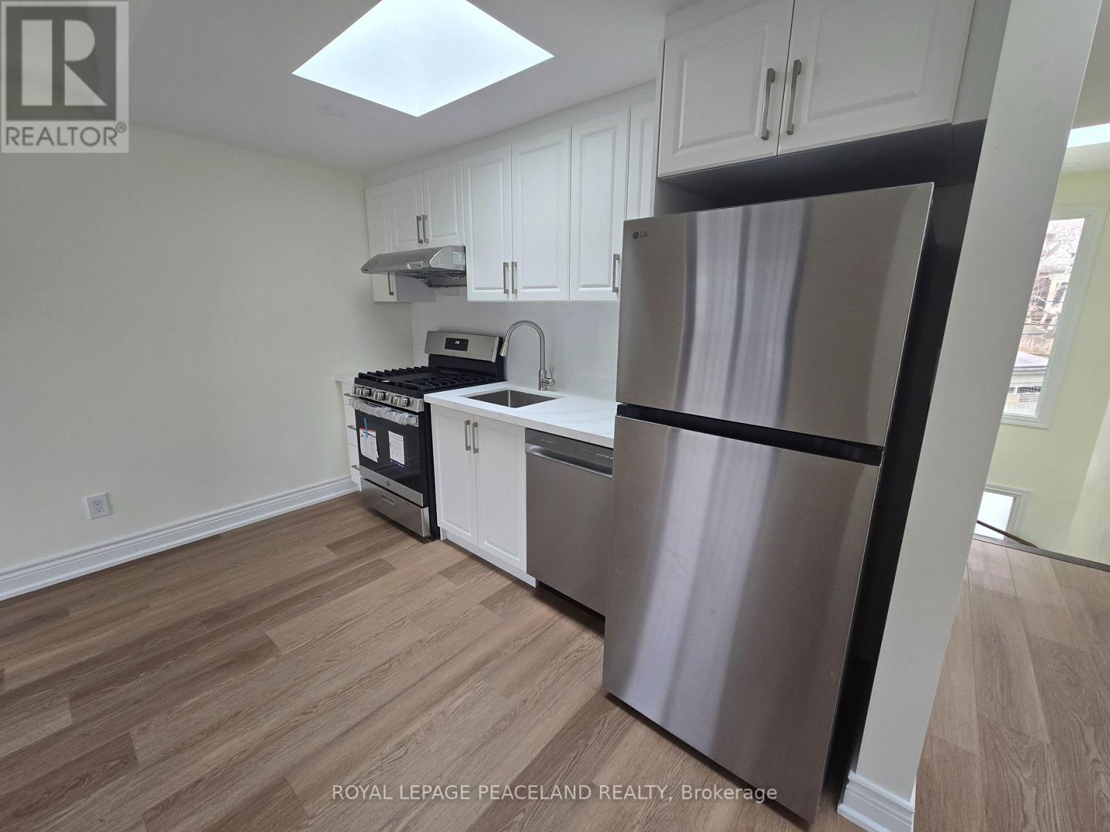 Lanewayhse 2nd Flr - 558 Spadina Crescent, Toronto, Ontario  M5S 2J9 - Photo 4 - C12921410