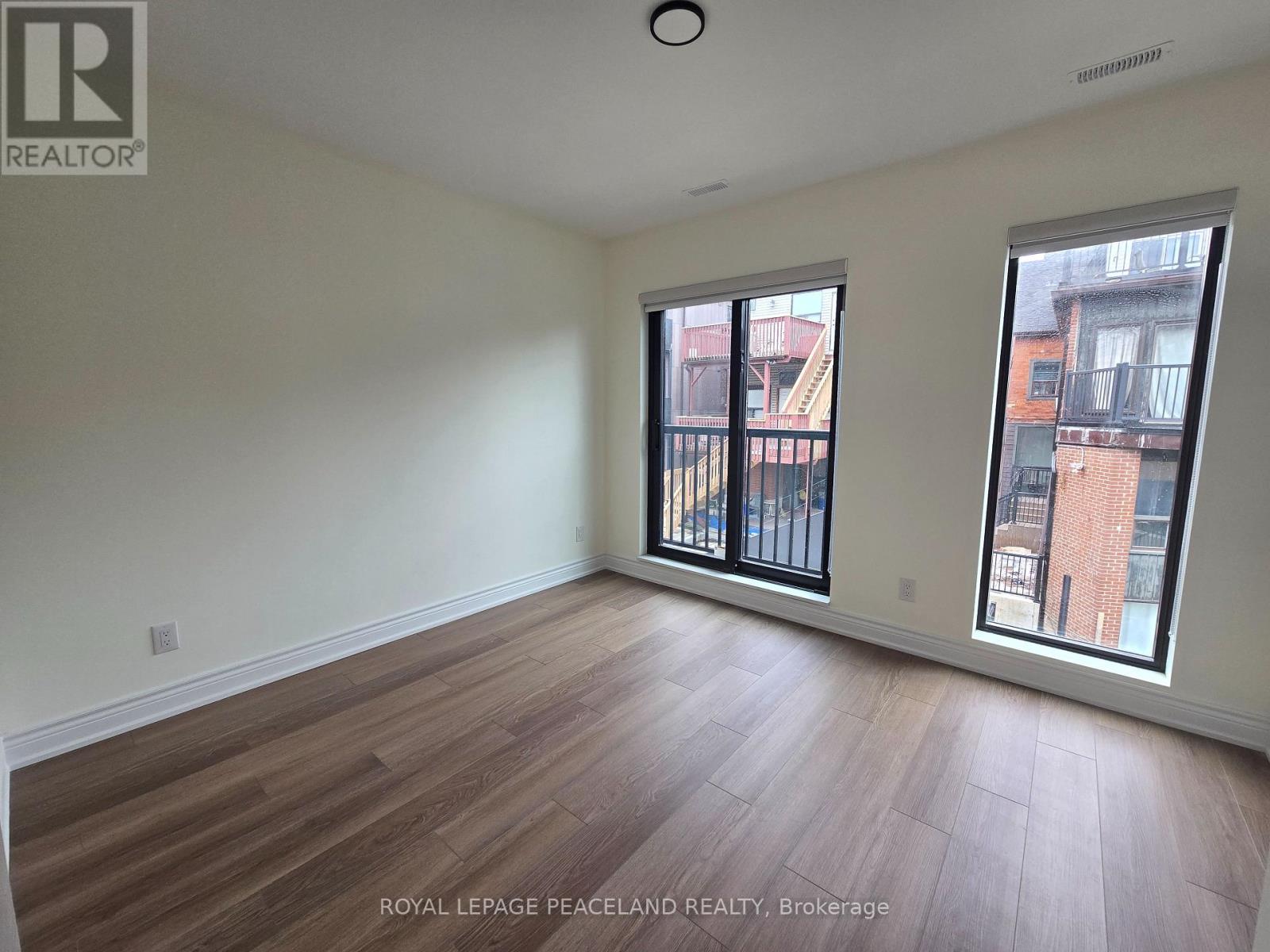 Lanewayhse 2nd Flr - 558 Spadina Crescent, Toronto, Ontario  M5S 2J9 - Photo 6 - C12921410