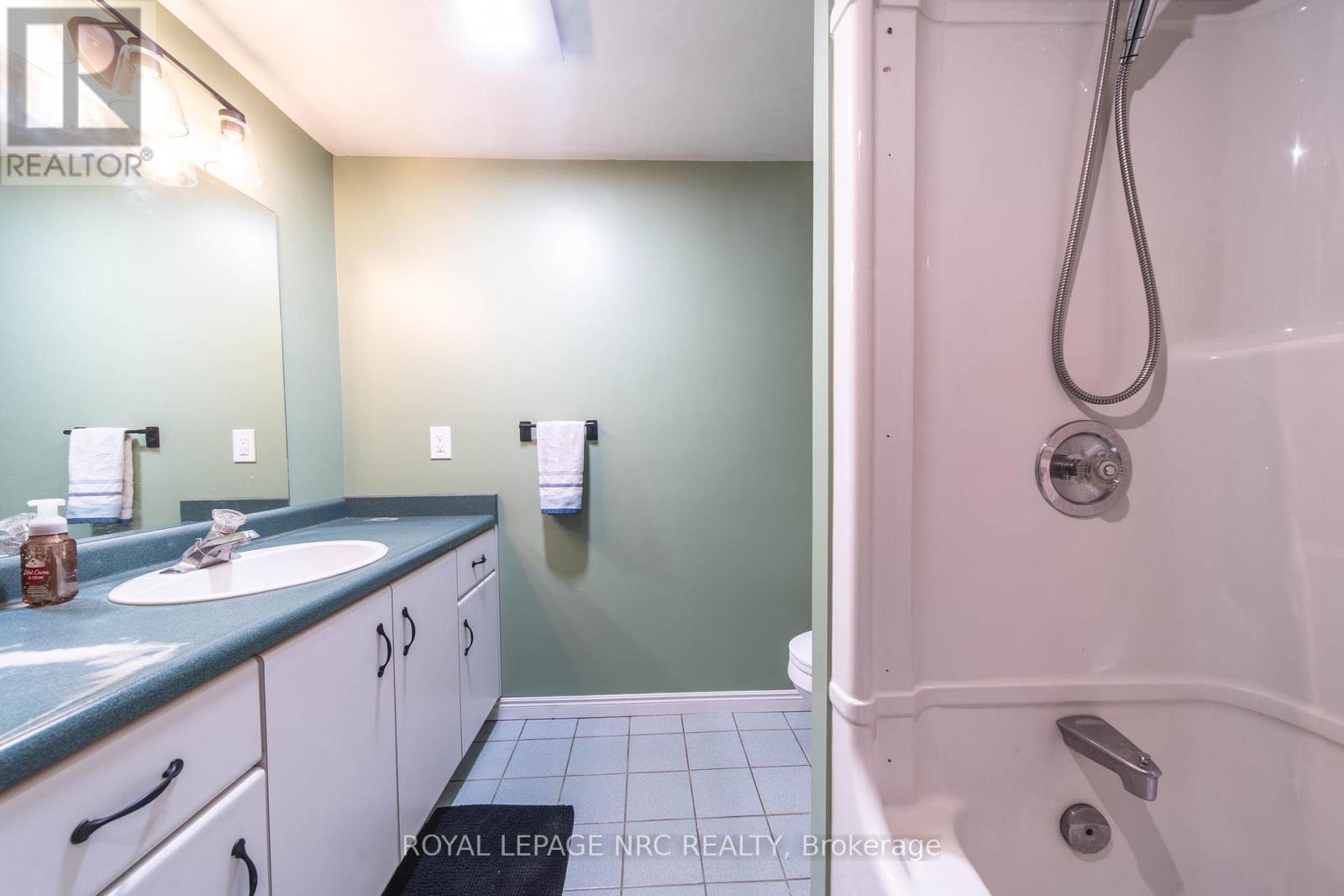 955 Ferndale Avenue, Fort Erie, Ontario  L2A 5E1 - Photo 12 - X12686062