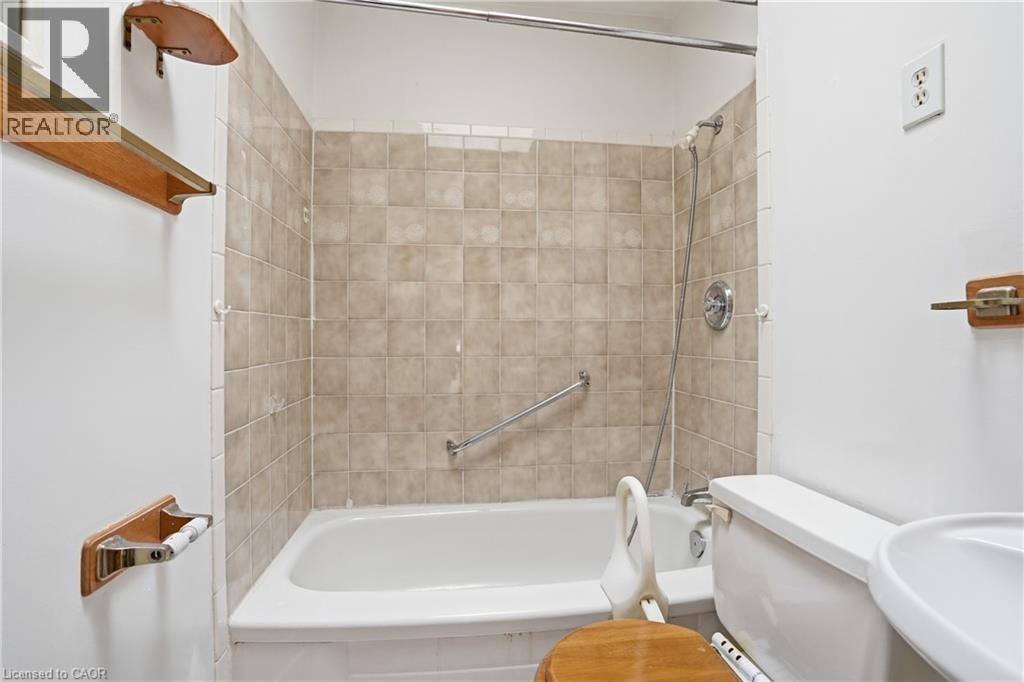 263 East 15th Street, Hamilton, Ontario  L9A 4G4 - Photo 7 - 40816893