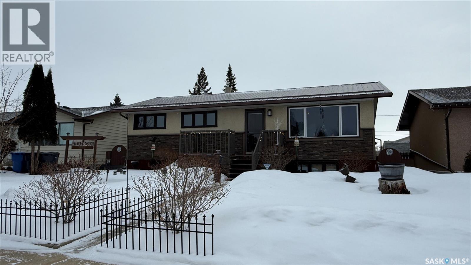 1742 105th Street, North Battleford, Saskatchewan  S9A 1V1 - Photo 2 - SK029504