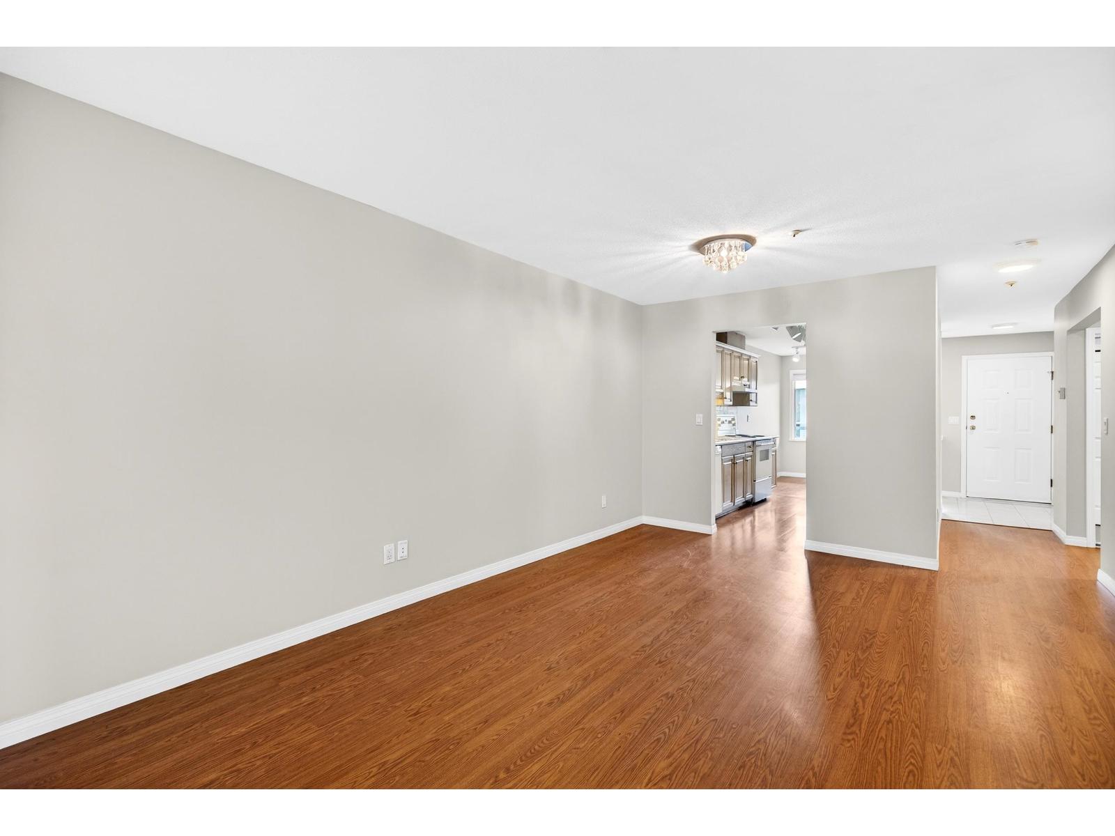 303 20240 54a Avenue, Langley, British Columbia  V3A 3W7 - Photo 5 - R3105978