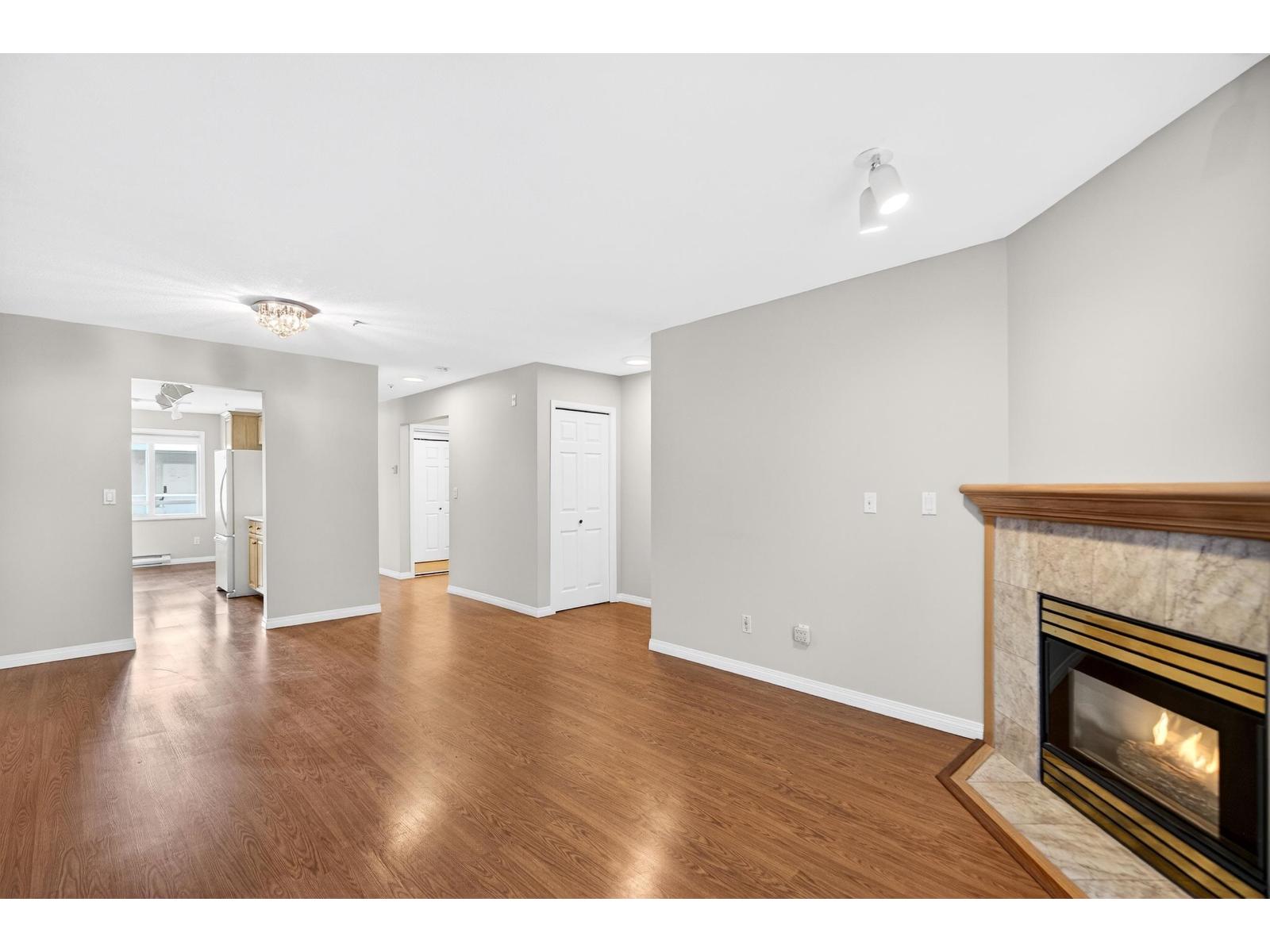 303 20240 54a Avenue, Langley, British Columbia  V3A 3W7 - Photo 6 - R3105978