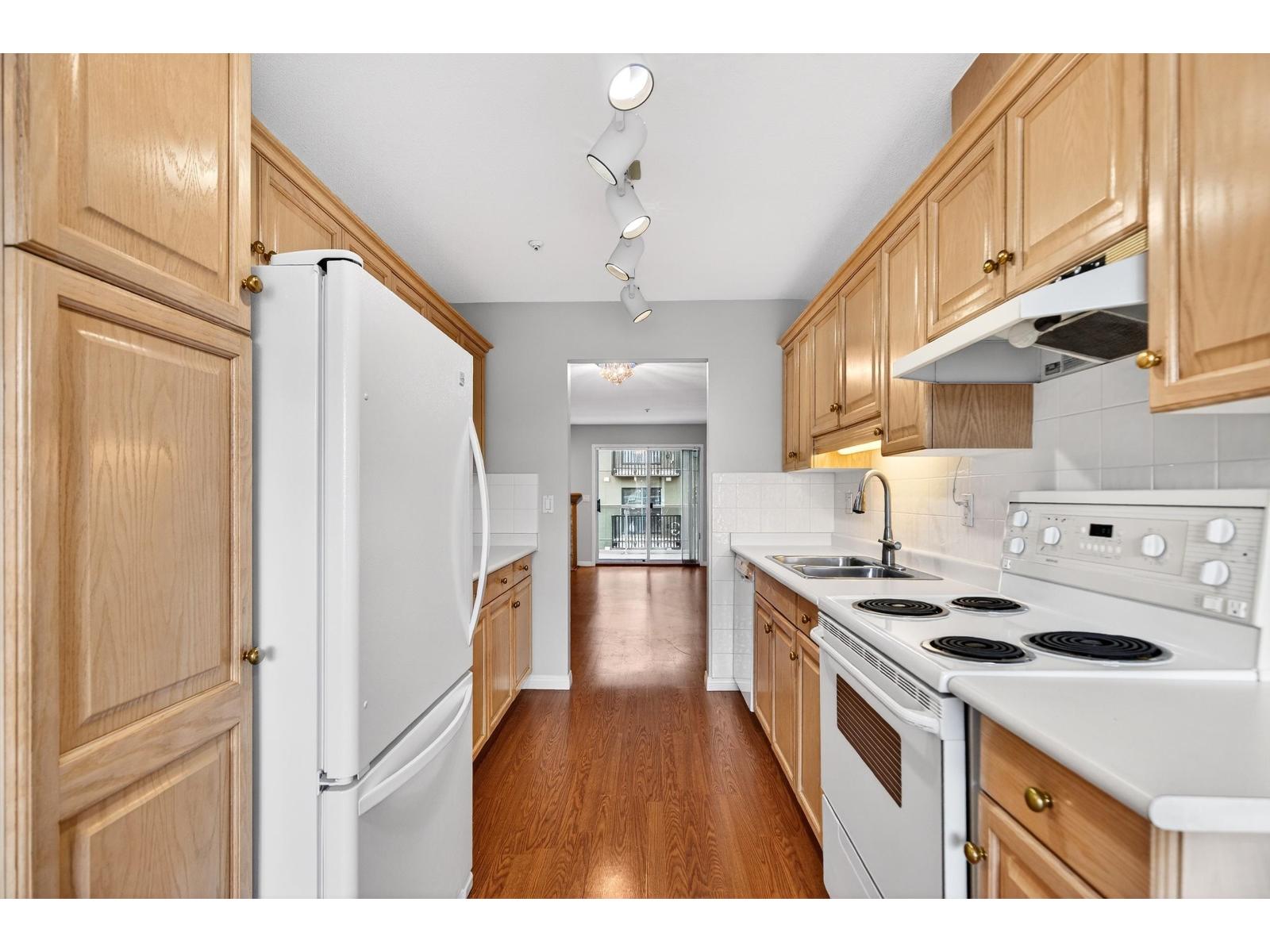 303 20240 54a Avenue, Langley, British Columbia  V3A 3W7 - Photo 8 - R3105978