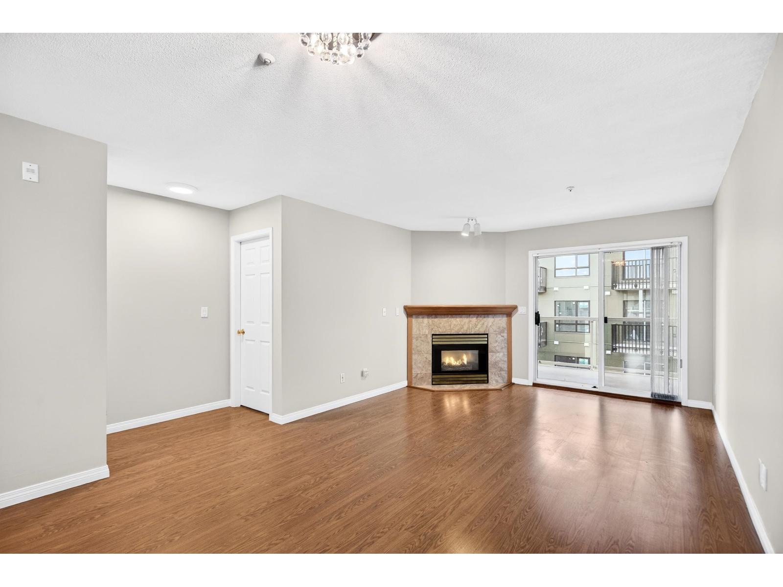 303 20240 54a Avenue, Langley, British Columbia  V3A 3W7 - Photo 3 - R3105978