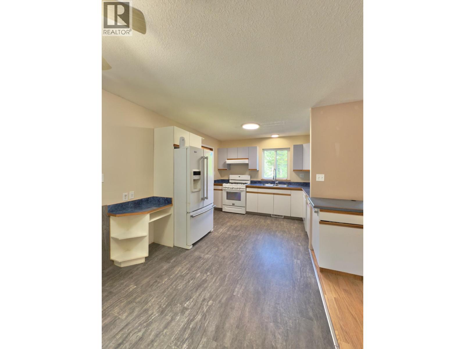 3251 Pigeon Road, 150 Mile House, British Columbia  V0K 2G0 - Photo 6 - R3028497