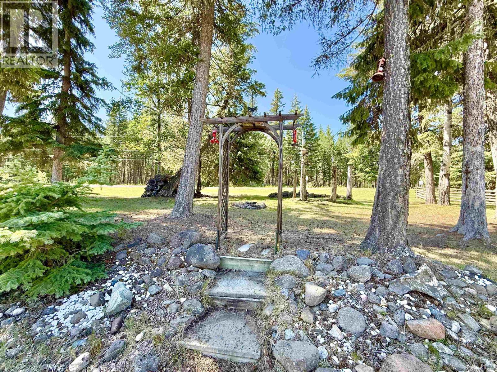 3251 Pigeon Road, 150 Mile House, British Columbia  V0K 2G0 - Photo 32 - R3028497