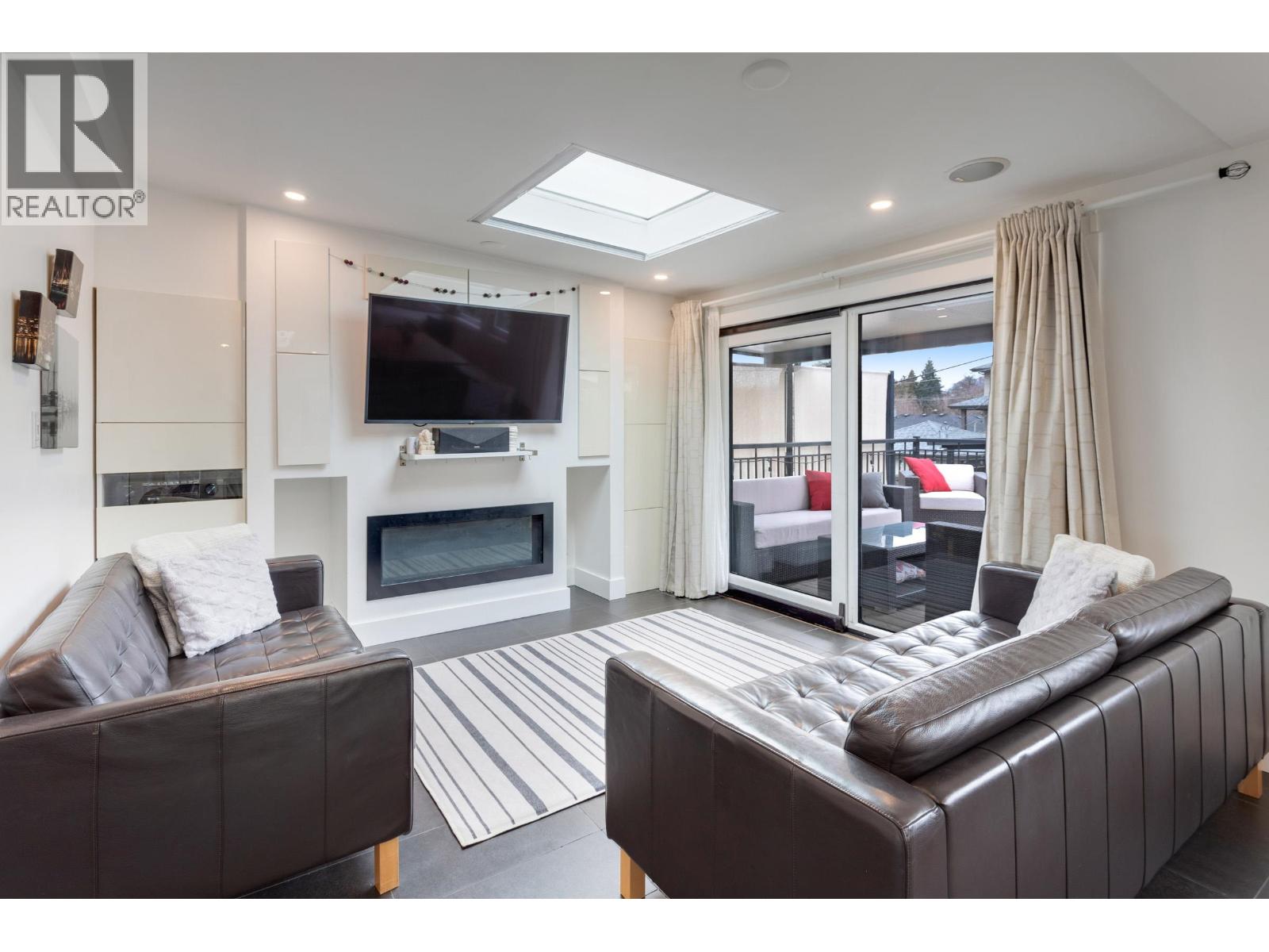 4219 Graveley Street, Burnaby, British Columbia  V5C 3T7 - Photo 3 - R3094709