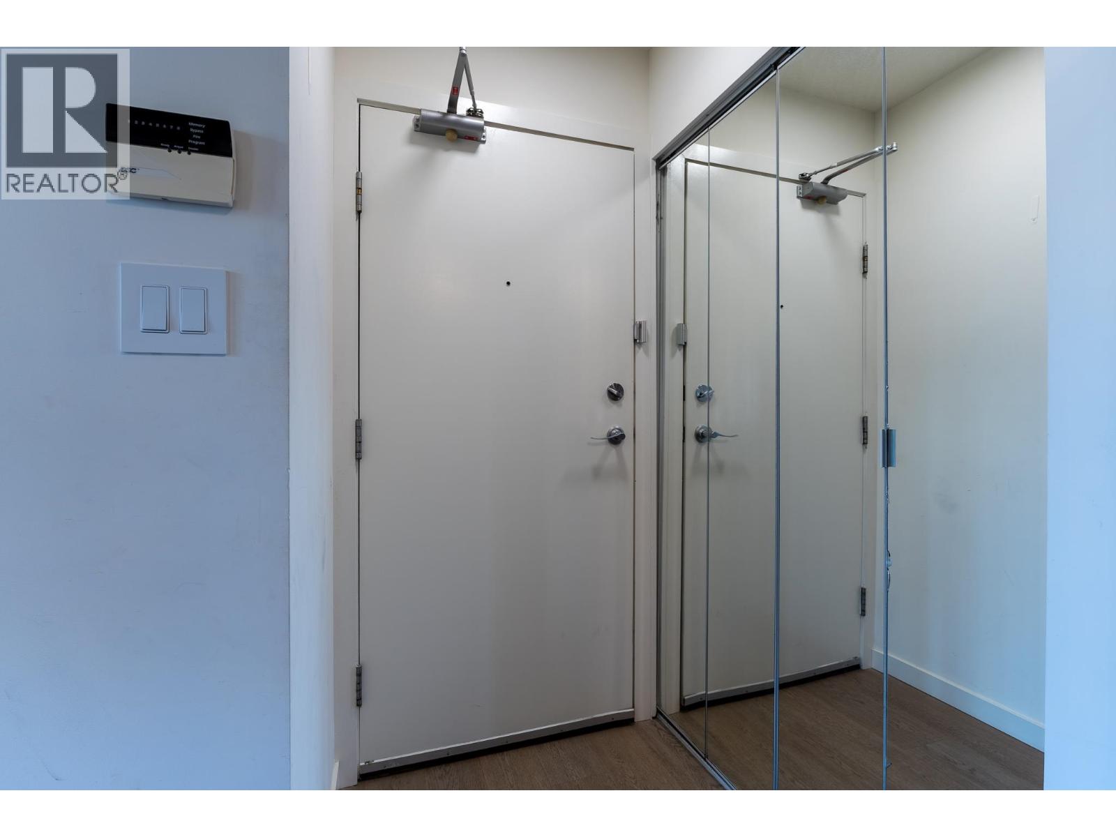 1605 193 Aquarius Mews, Vancouver, British Columbia  V6Z 2Z2 - Photo 19 - R3106133