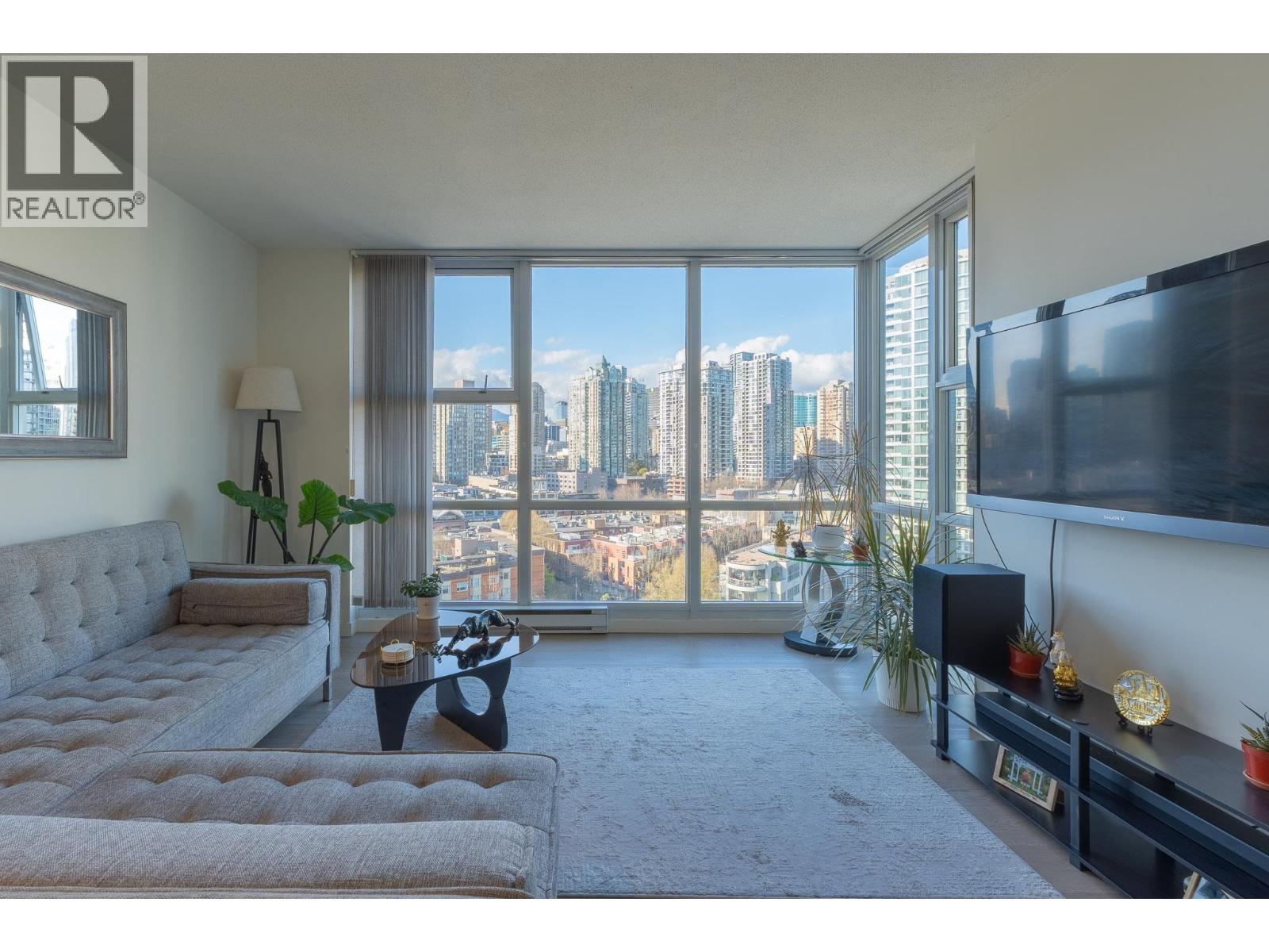 1605 193 Aquarius Mews, Vancouver, British Columbia  V6Z 2Z2 - Photo 2 - R3106133