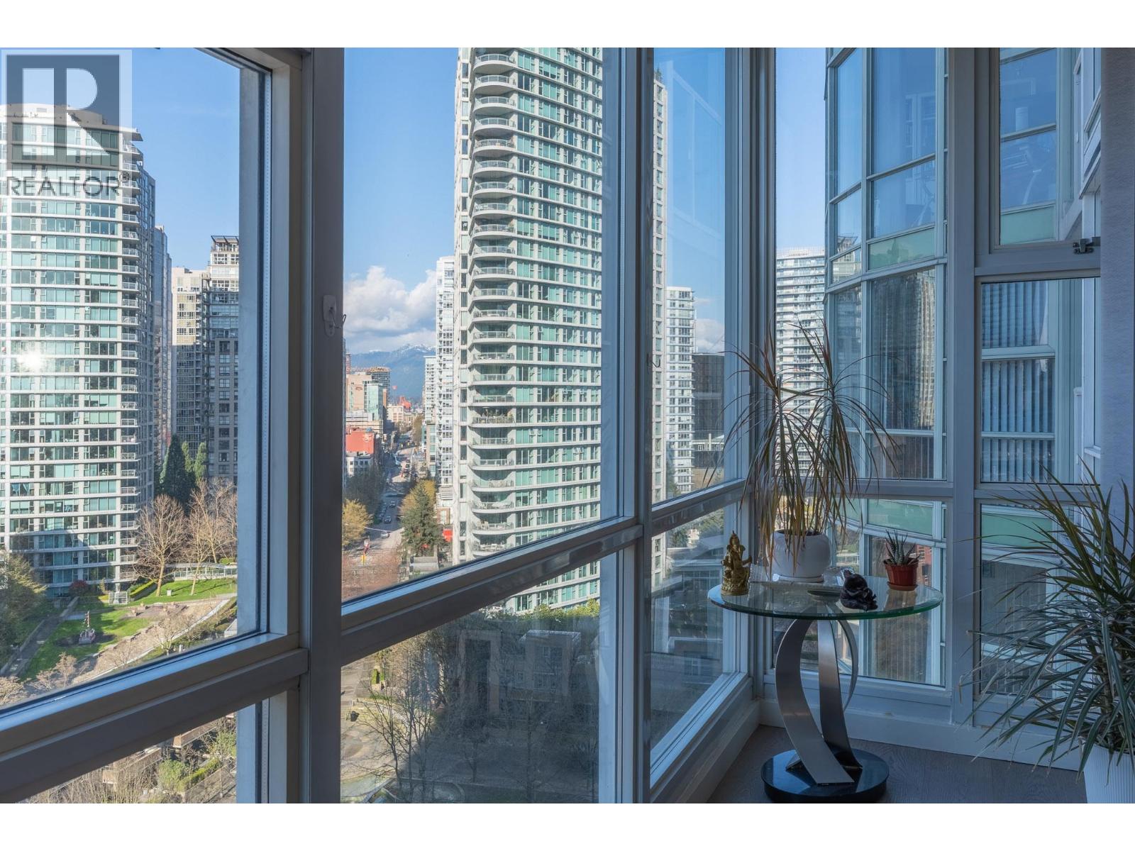 1605 193 Aquarius Mews, Vancouver, British Columbia  V6Z 2Z2 - Photo 8 - R3106133