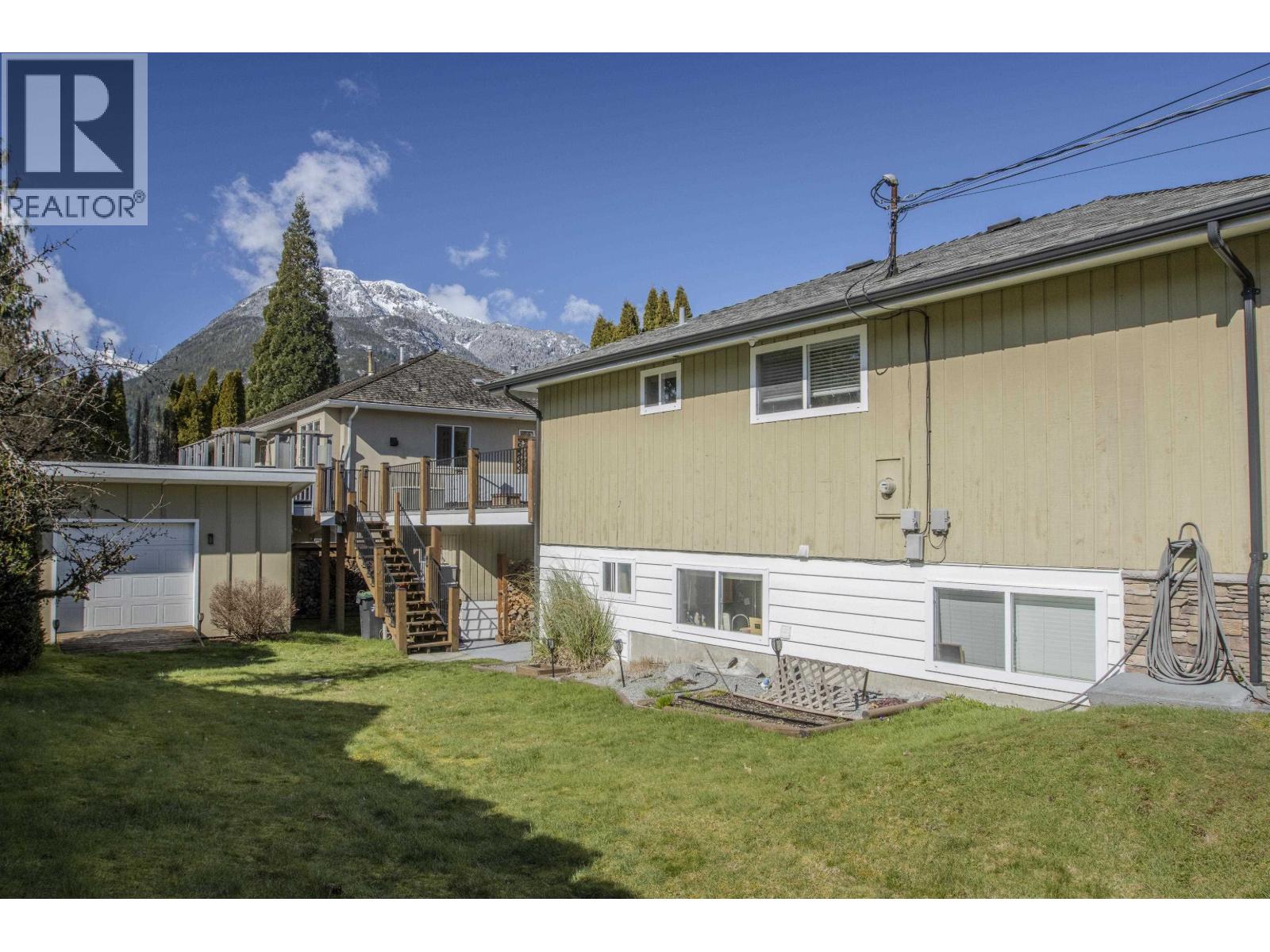 40251 Kalodon Road, Squamish, British Columbia  V0N 1T0 - Photo 26 - R3106128