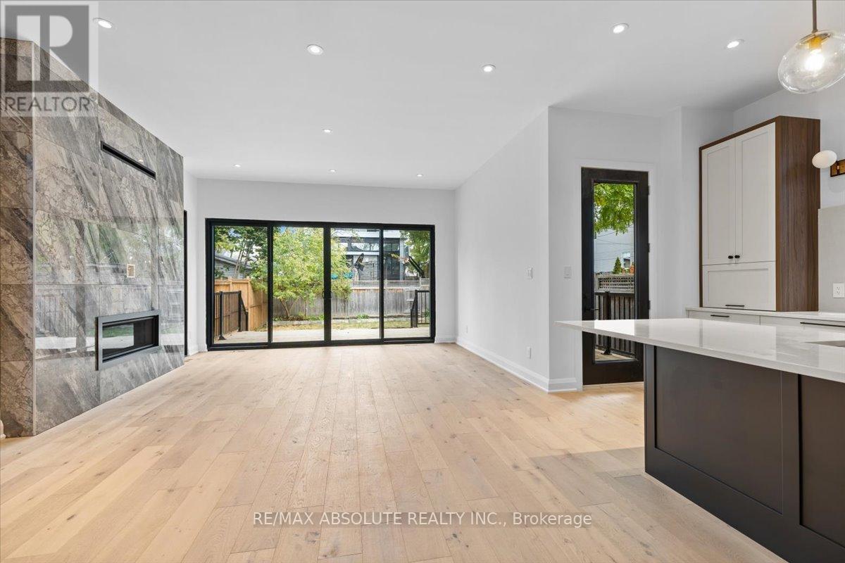 515 Roosevelt Avenue, Ottawa, Ontario  K2A 1Z9 - Photo 5 - X12947864