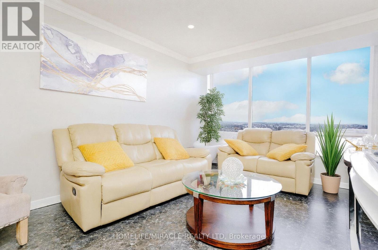 1705 - 26 Hanover Road, Brampton, Ontario  L6S 4T2 - Photo 2 - W12867472