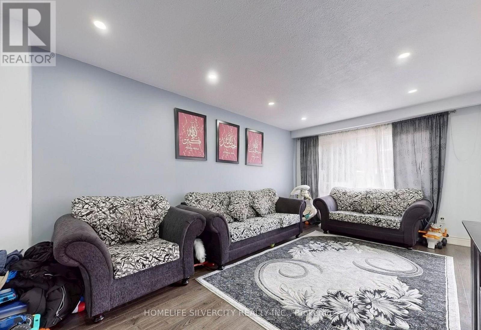 8 - 7033 Netherbrae Road, Mississauga, Ontario  L4T 2W2 - Photo 2 - W12942016