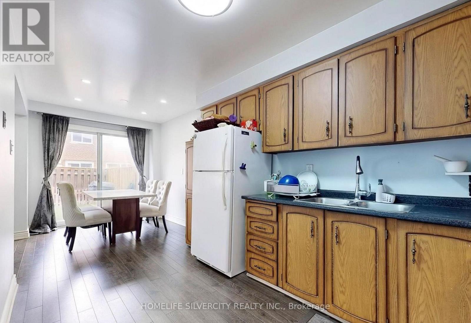 8 - 7033 Netherbrae Road, Mississauga, Ontario  L4T 2W2 - Photo 4 - W12942016