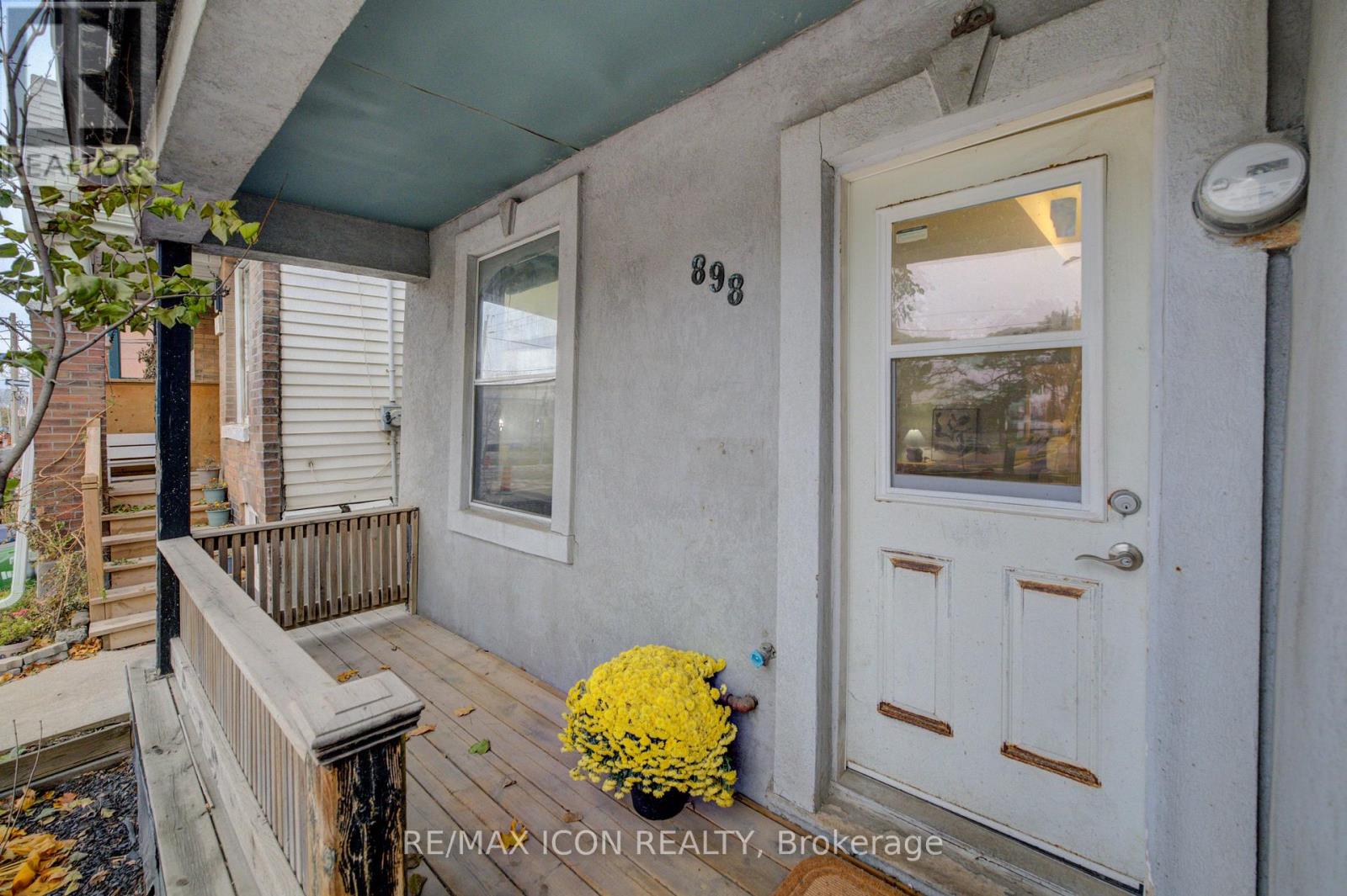 898 Eastern Avenue, Toronto, Ontario  M4L 1A4 - Photo 1 - E12947794