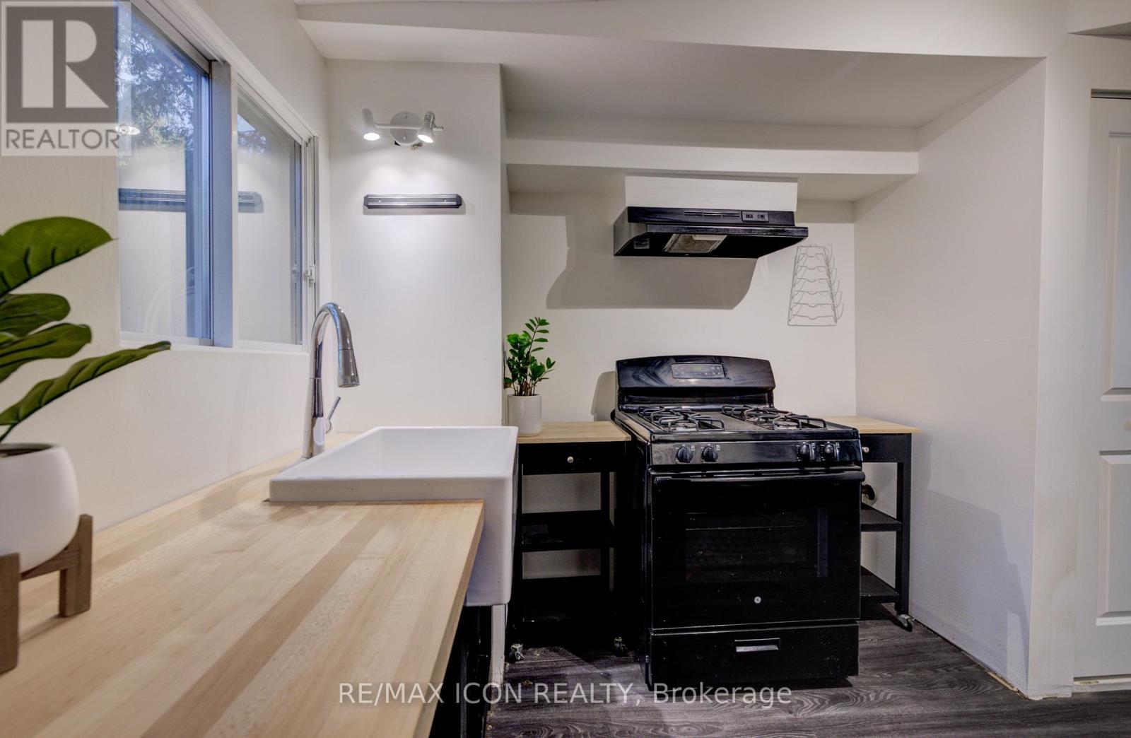 898 Eastern Avenue, Toronto, Ontario  M4L 1A4 - Photo 12 - E12947794