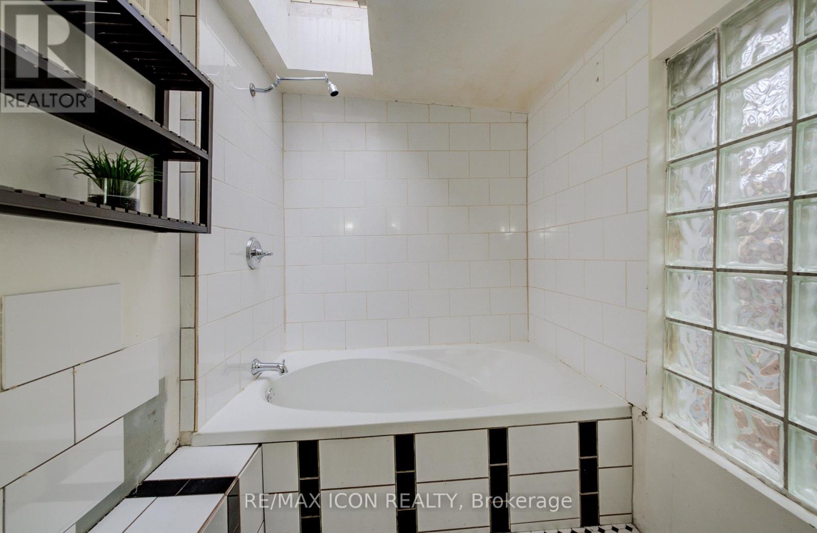 898 Eastern Avenue, Toronto, Ontario  M4L 1A4 - Photo 23 - E12947794